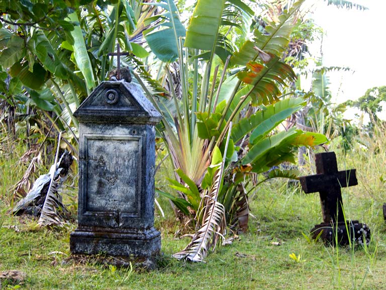 Sainte_marie_Madagascar_pirate_cemetery_2